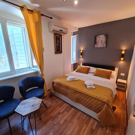 Inchy Accommodation - In The Center Of Diocletian'S Palace Сплит Экстерьер фото