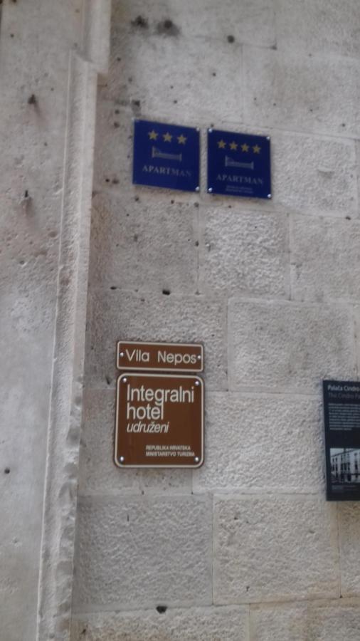 Inchy Accommodation - In The Center Of Diocletian'S Palace Сплит Экстерьер фото