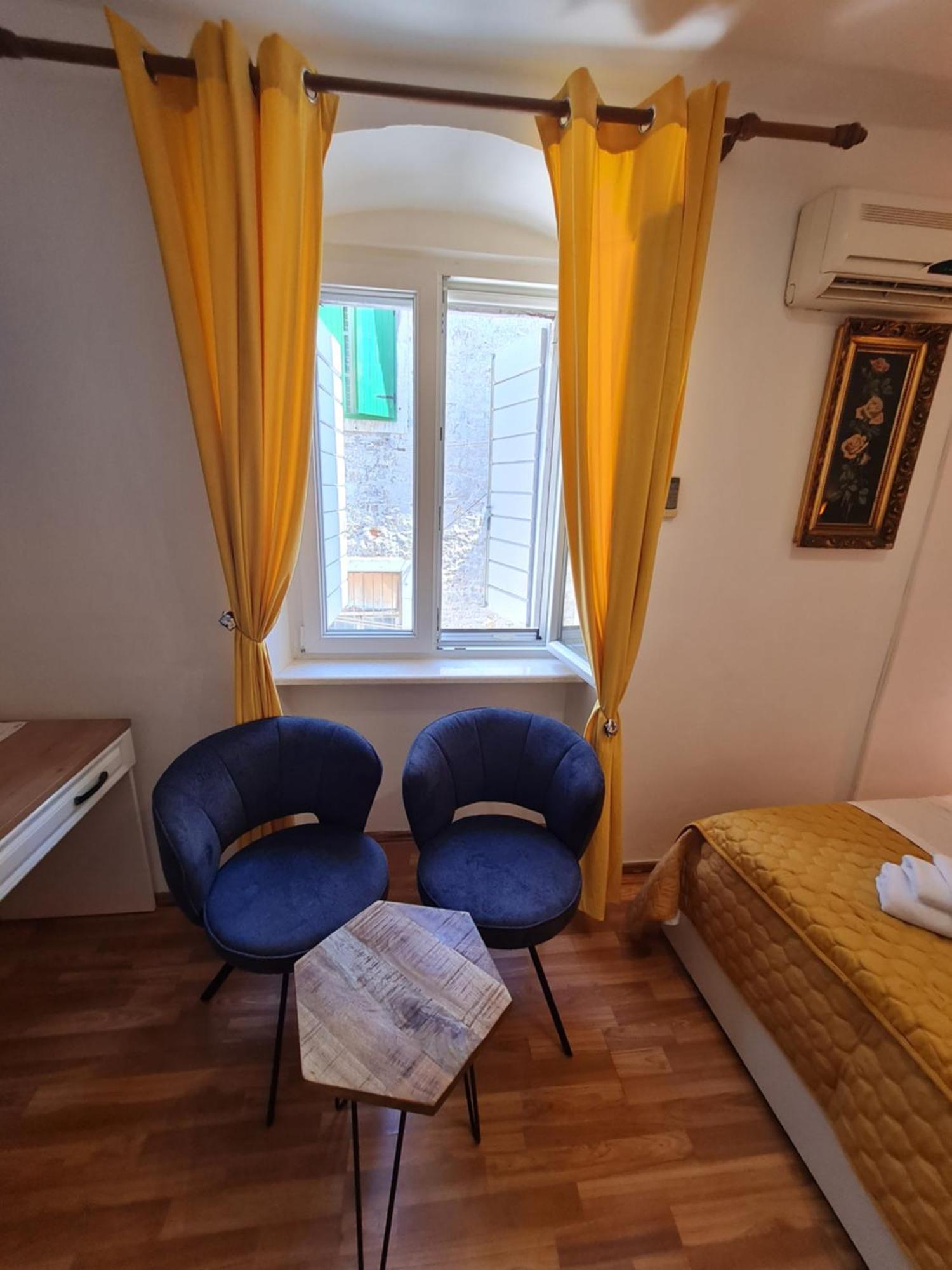 Inchy Accommodation - In The Center Of Diocletian'S Palace Сплит Экстерьер фото
